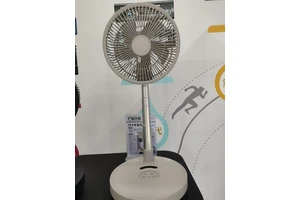 Extendable and foldable portable charging fan